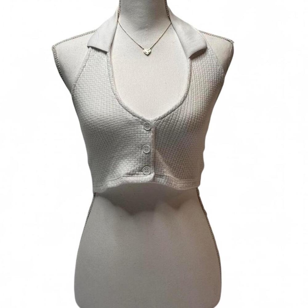 Princess Polly white crop top with subtle textured weave, size 4